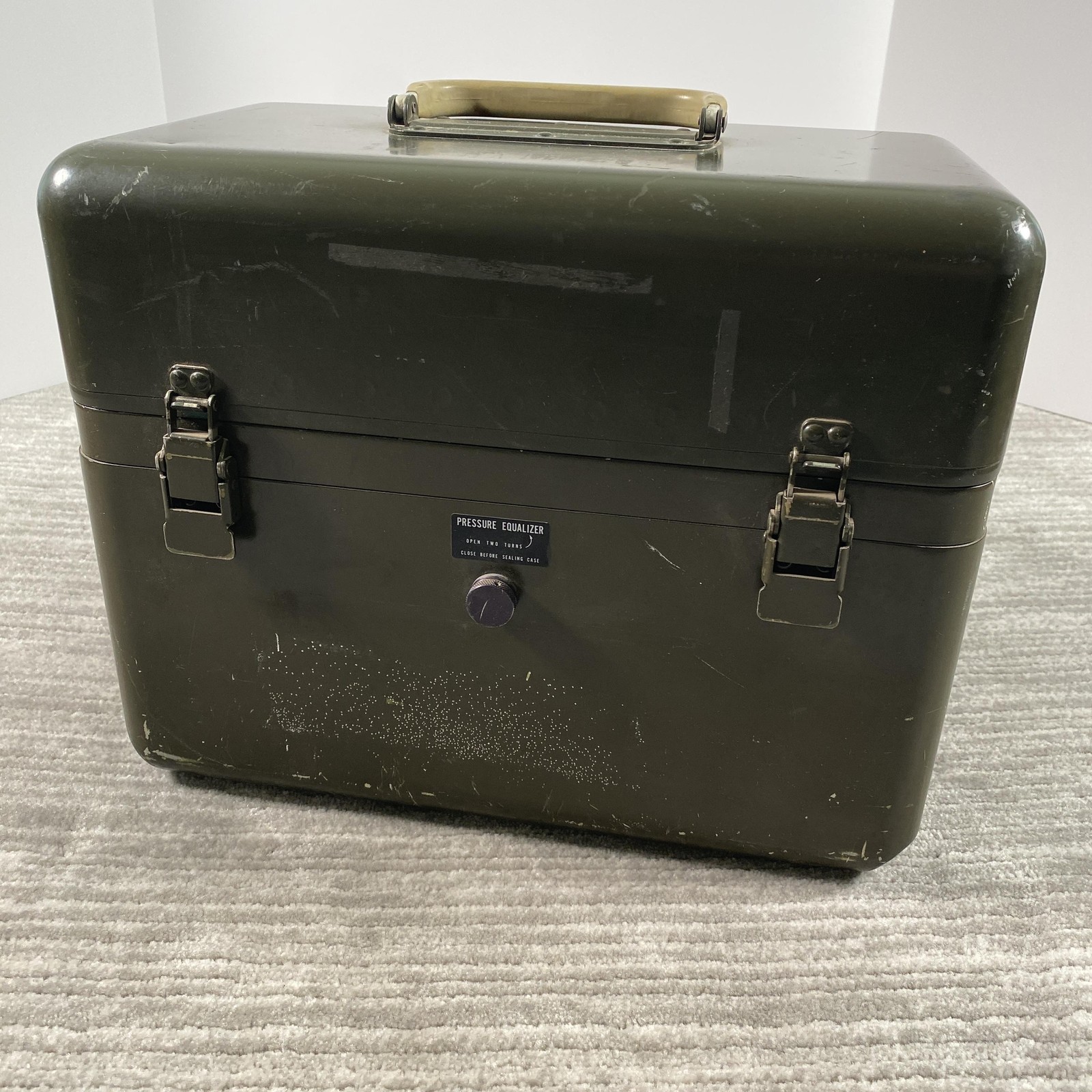 Vintage Zero Manufacturing Military Pressure Equalizer Transit Case 1974 OD