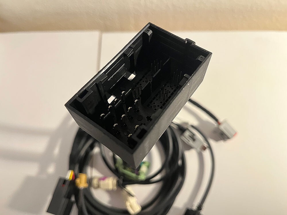 19-24 RAM 5 / 7 / 8.4" RADIO TO 12" UCONNECT 5 RADIO UPGRADE WIRING HARNESS KIT