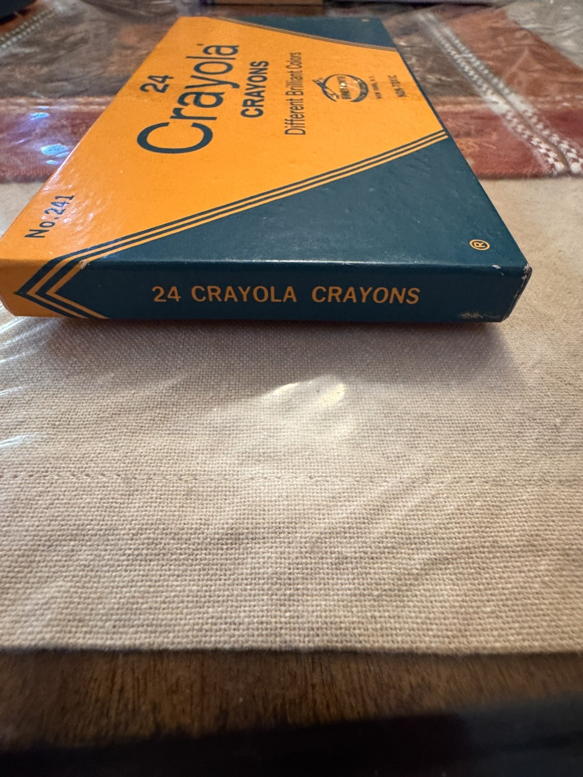 Binney & Smith Crayola Crayons Vintage Flat Box 24 Count No 241 Retired HOF NOS!