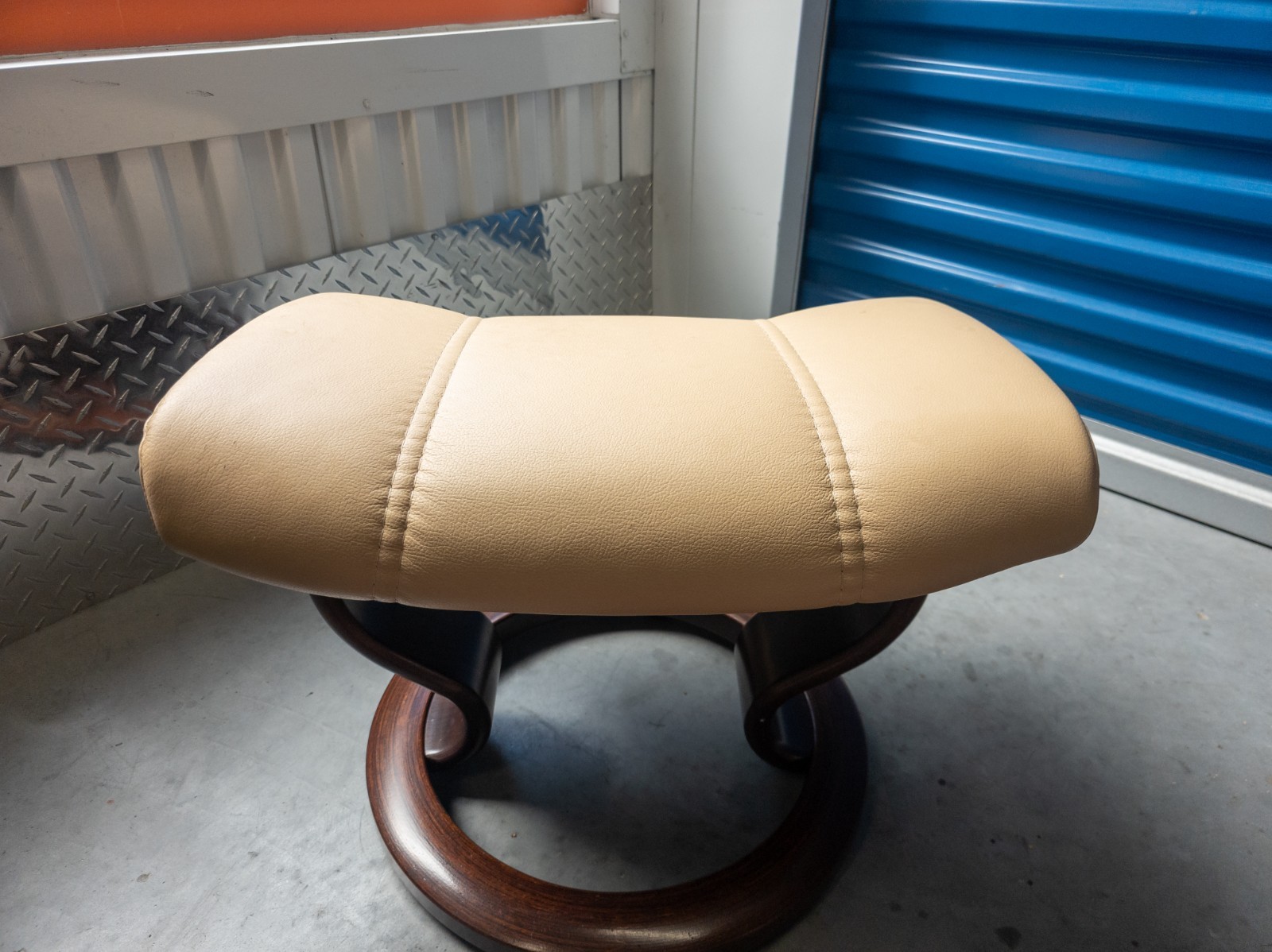 Ekornes Stressless Batick Latte Colored Leather Ottoman | Tilt Function