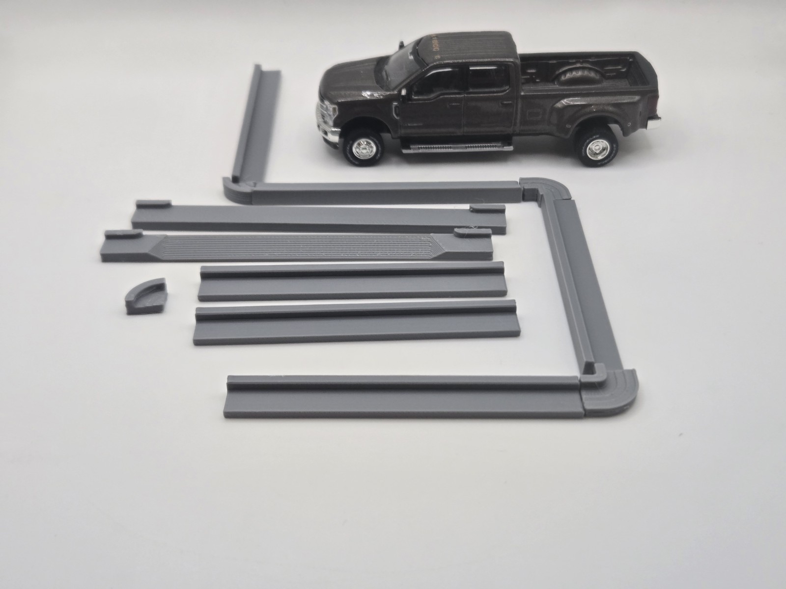 1/64 Scale 30" Curb 12 Piece Set