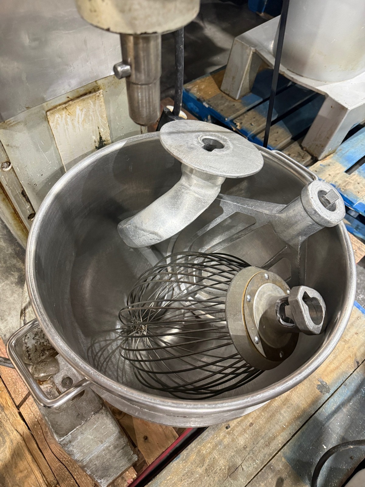 HOBART H600T COMMERCIAL 60 QT BAKERY DOUGH MIXER W/ BOWL, WHISK, HOOK and PADDLE