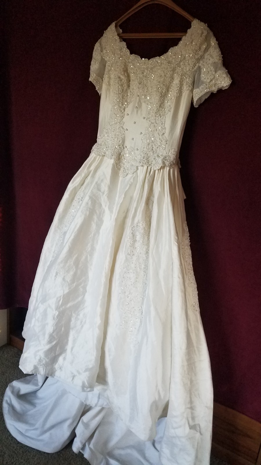 wedding dress size 8 pre owned