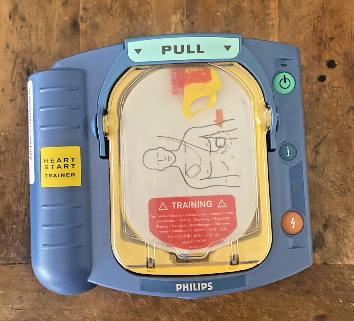 Philips HeartStart TRAINER HS1 AED SIMULATOR M5085A-ABA TRAINING used school