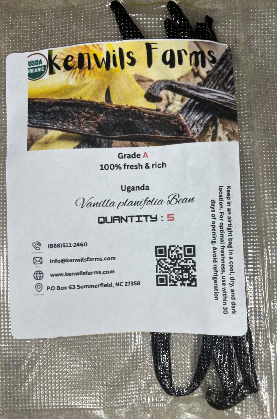 Organic vanilla beans, Grade A. Plump, moist with 30-35% moisture content