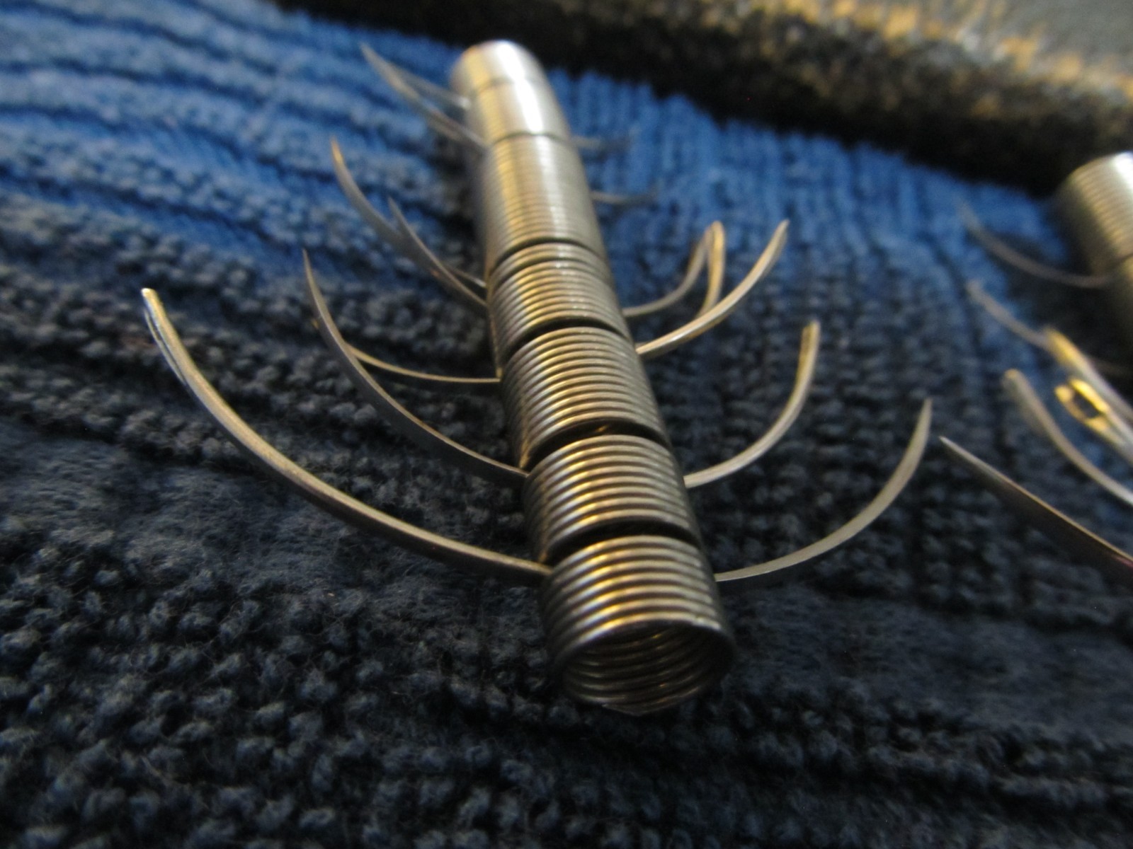 VINTAGE ANCHOR BRAND SURGEONS STAINLESS NEEDLES KIT WITH CASE - FREE SHIPPING