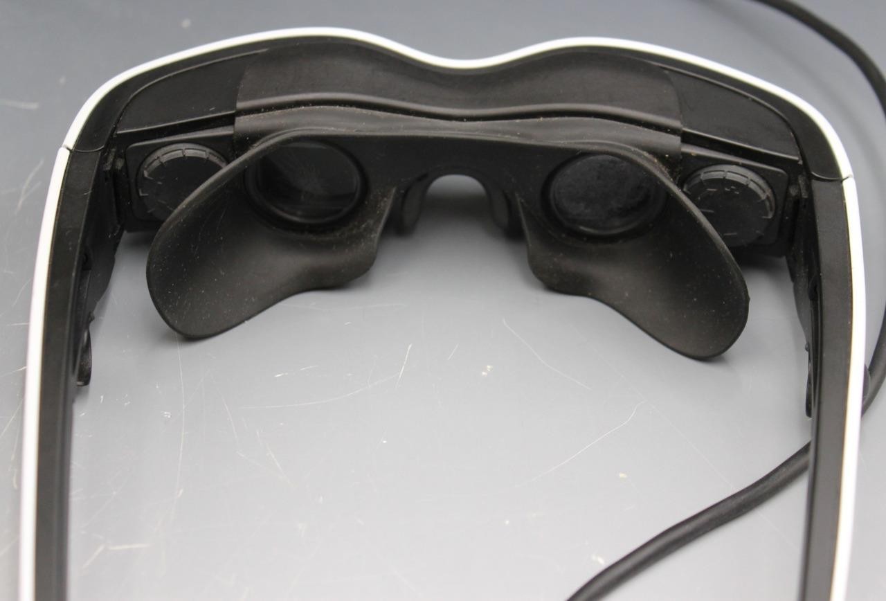 Zeiss Cinemizer OLED Portable Video Glasses Working