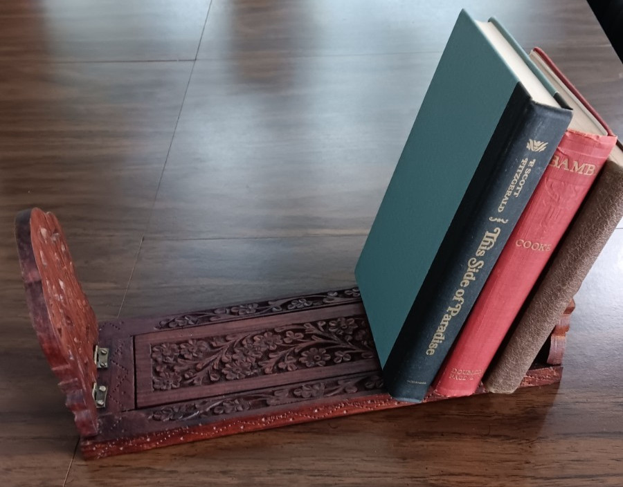 Hand Carved Ornate Wooden Floral Table Top Expandable Book End~ Made In India