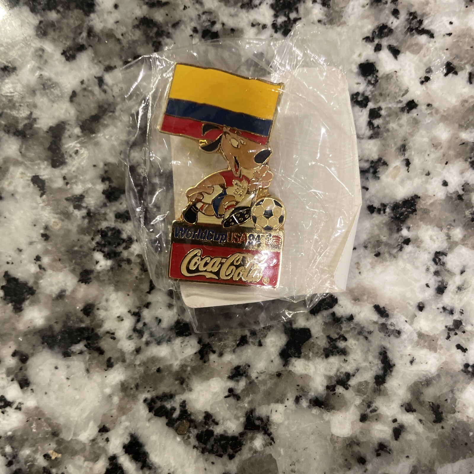 World Cup Soccer USA 1994 Coca Cola International Flag Pin with Mascot COLOMBIA