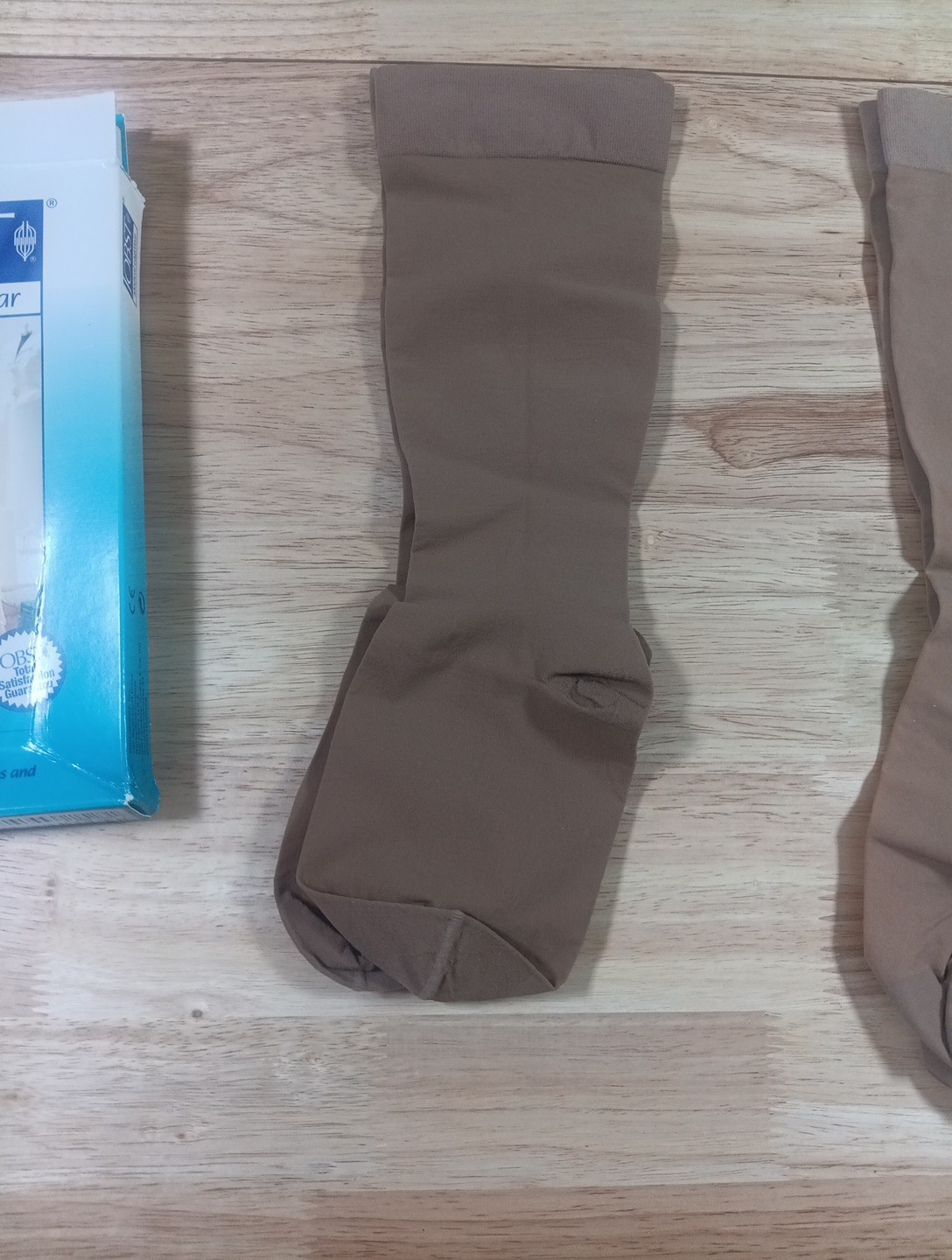 2 Pair Jobst Ultra Sheer Knee High Stockings Size Medium Sun Bronze New Open Box