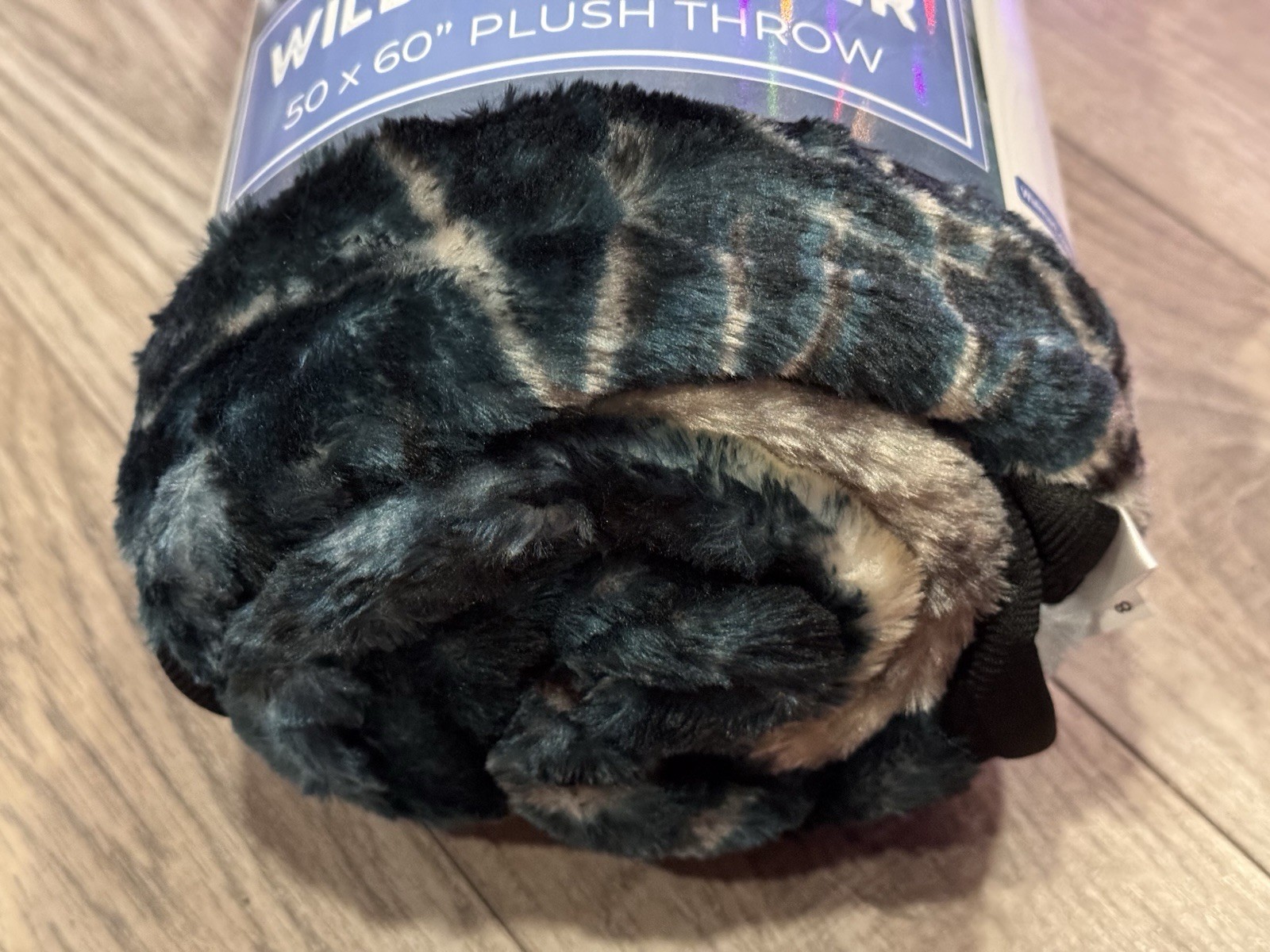 Wild Frontier 50”x 60” Wilderness Wolf Pack Plush Throw Blanket NEW