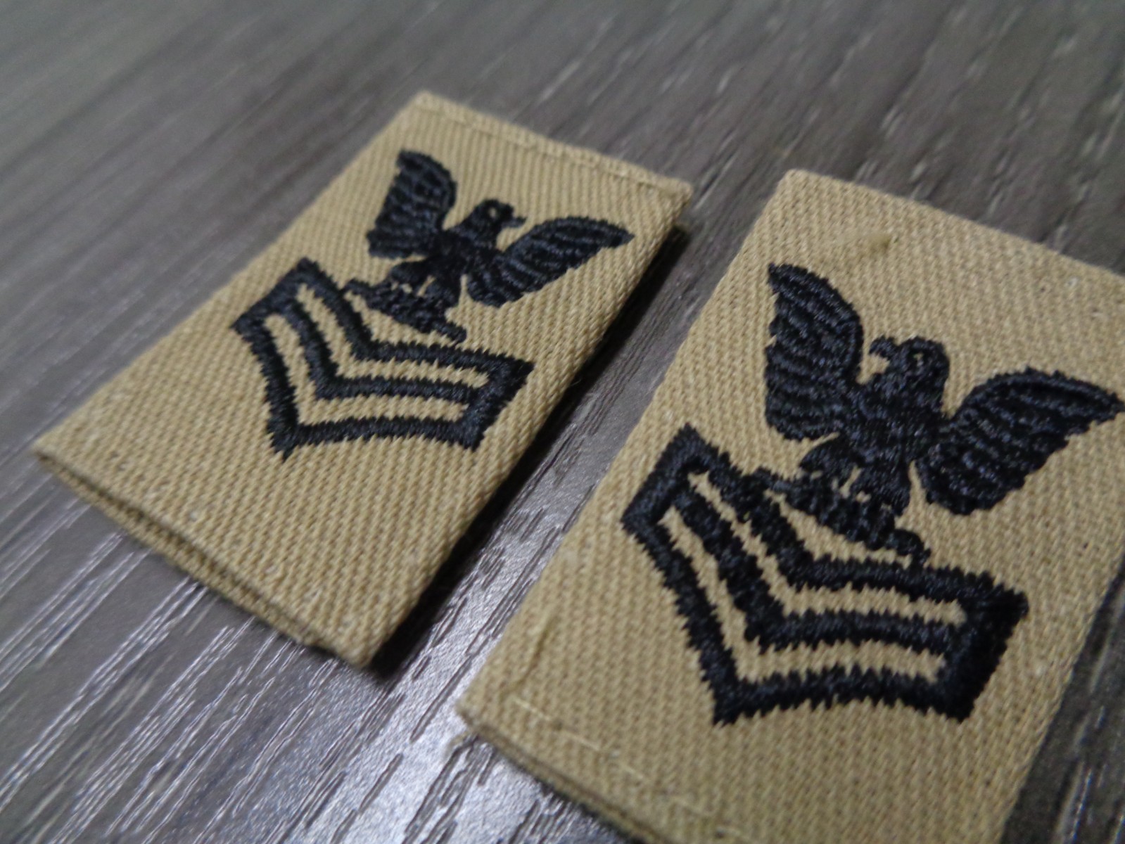 DESERT TAN USN SEABEE E6 PETTY OFFICER 1ST CLASS COLLAR DEVICE PATCH USED