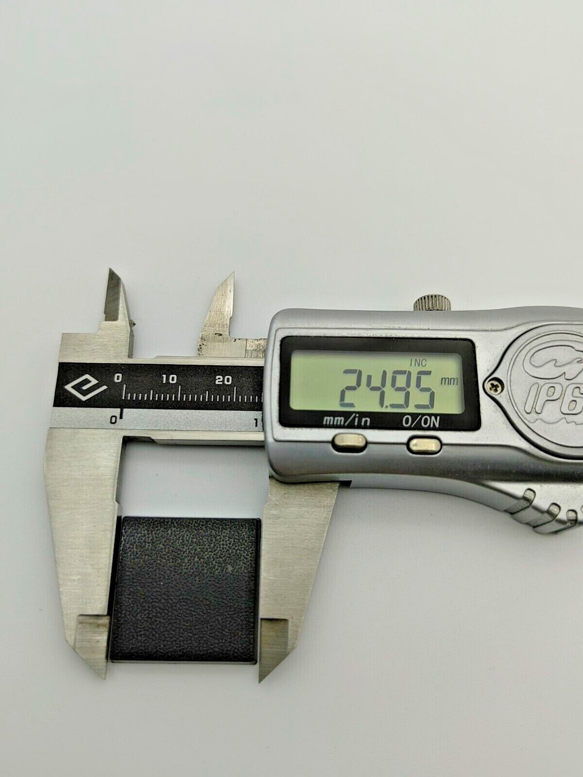 Lot Of 100 25mm Square Bases Used For Warhammer Fantasy Saurus Orc Chaos