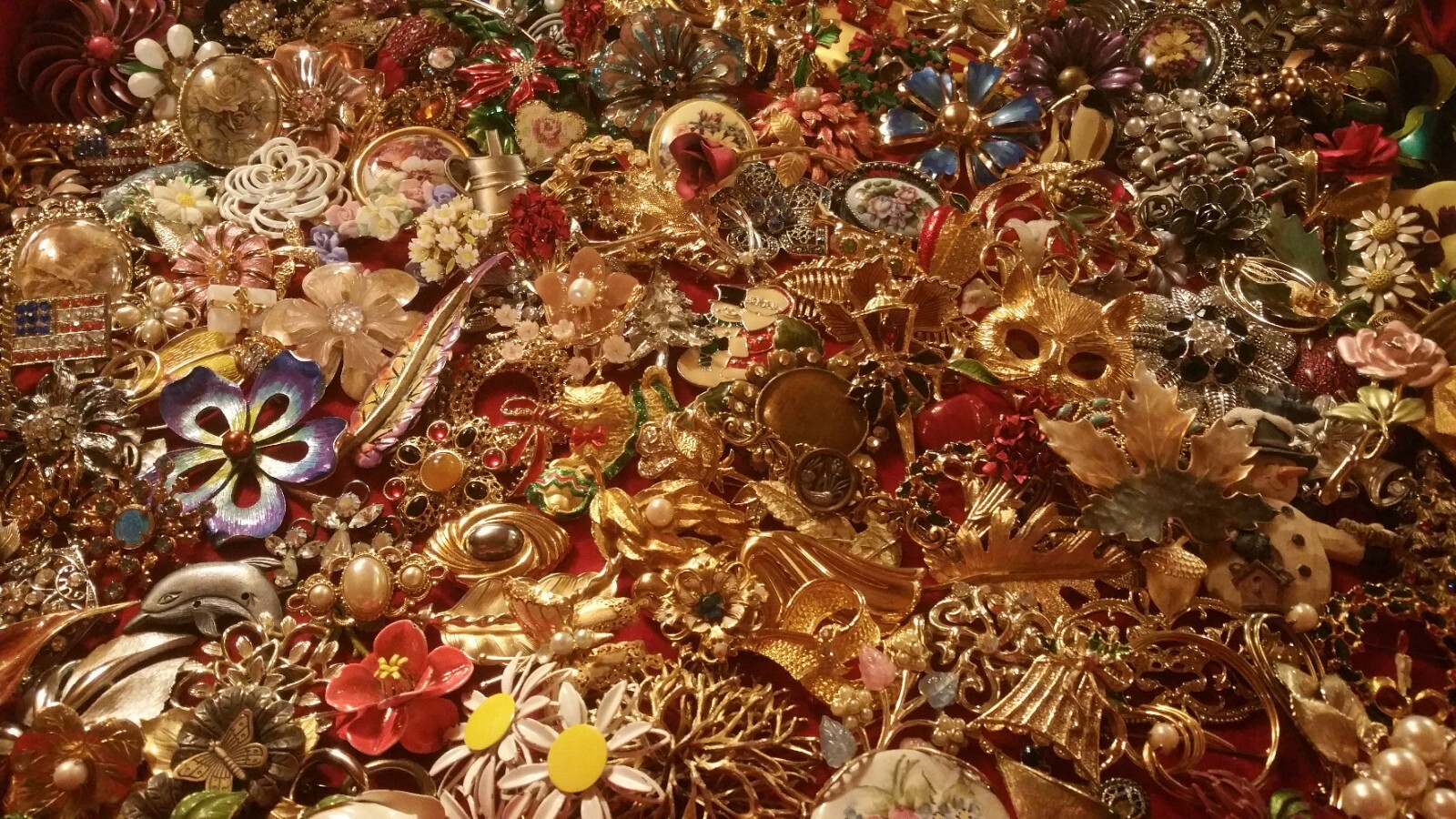 Vintage Costume Jewelry Lots Brooches Signed Unsigned *All Wear*