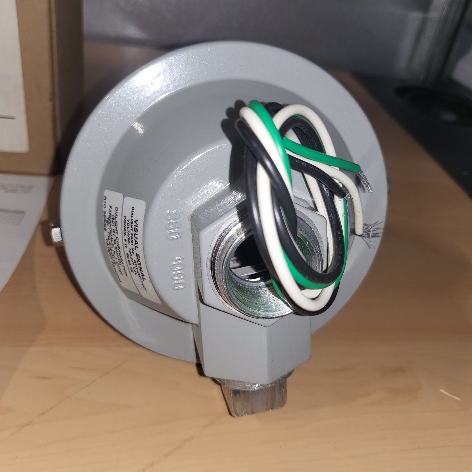 Dialight RTO‑2W17‑001 SafeSite LED Area Light – 800 Lumens, New