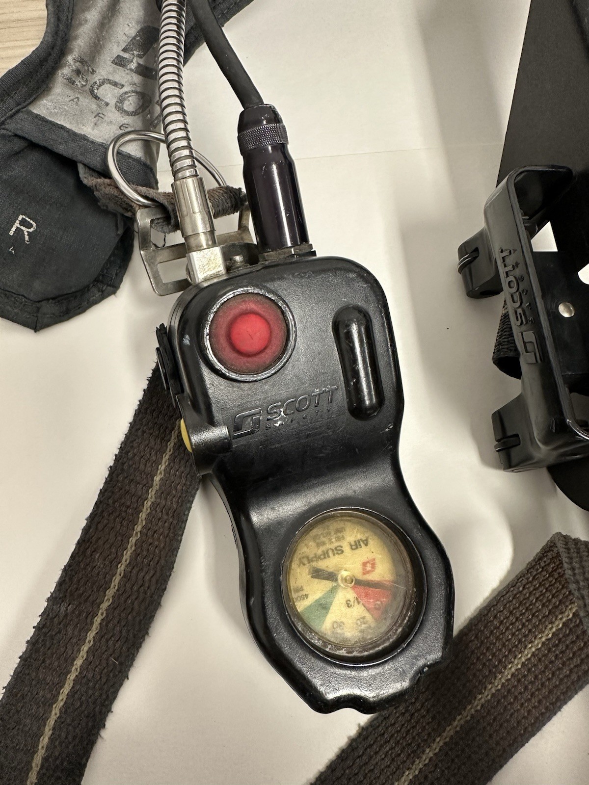 Scott AP75 Air-Pak 75 CBRN 4.5 SCBA Harness 2013 Edition w/ EZ flow regulator