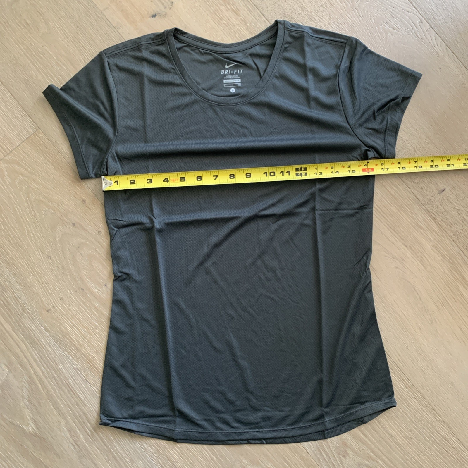 Nike Dri Fit Training Short Sleeve Shirt Womens Sz Small 573892-060 Dark Gray