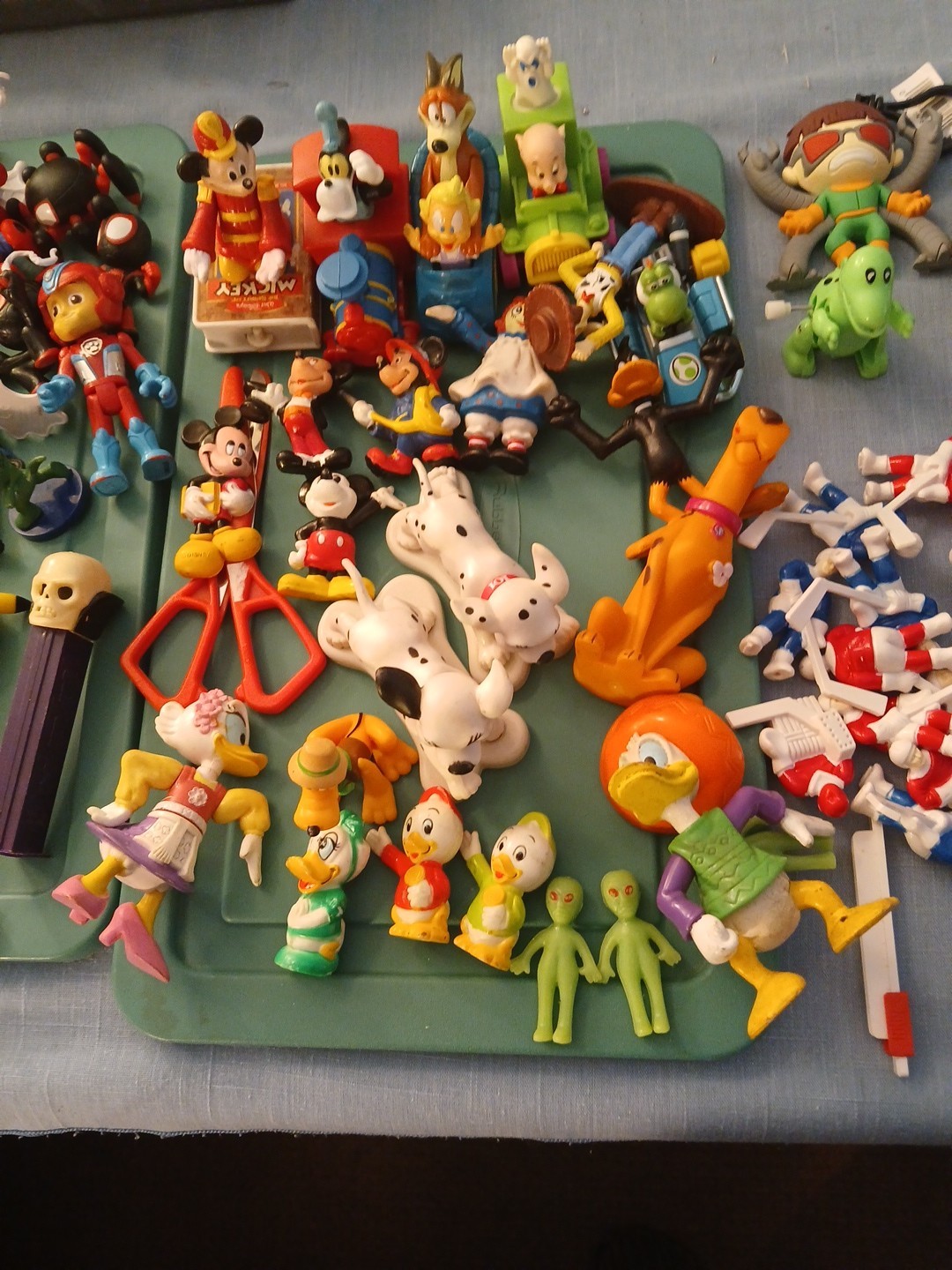 Large Lot of Asst toy fun figures,disney n others big lot L@@@@k