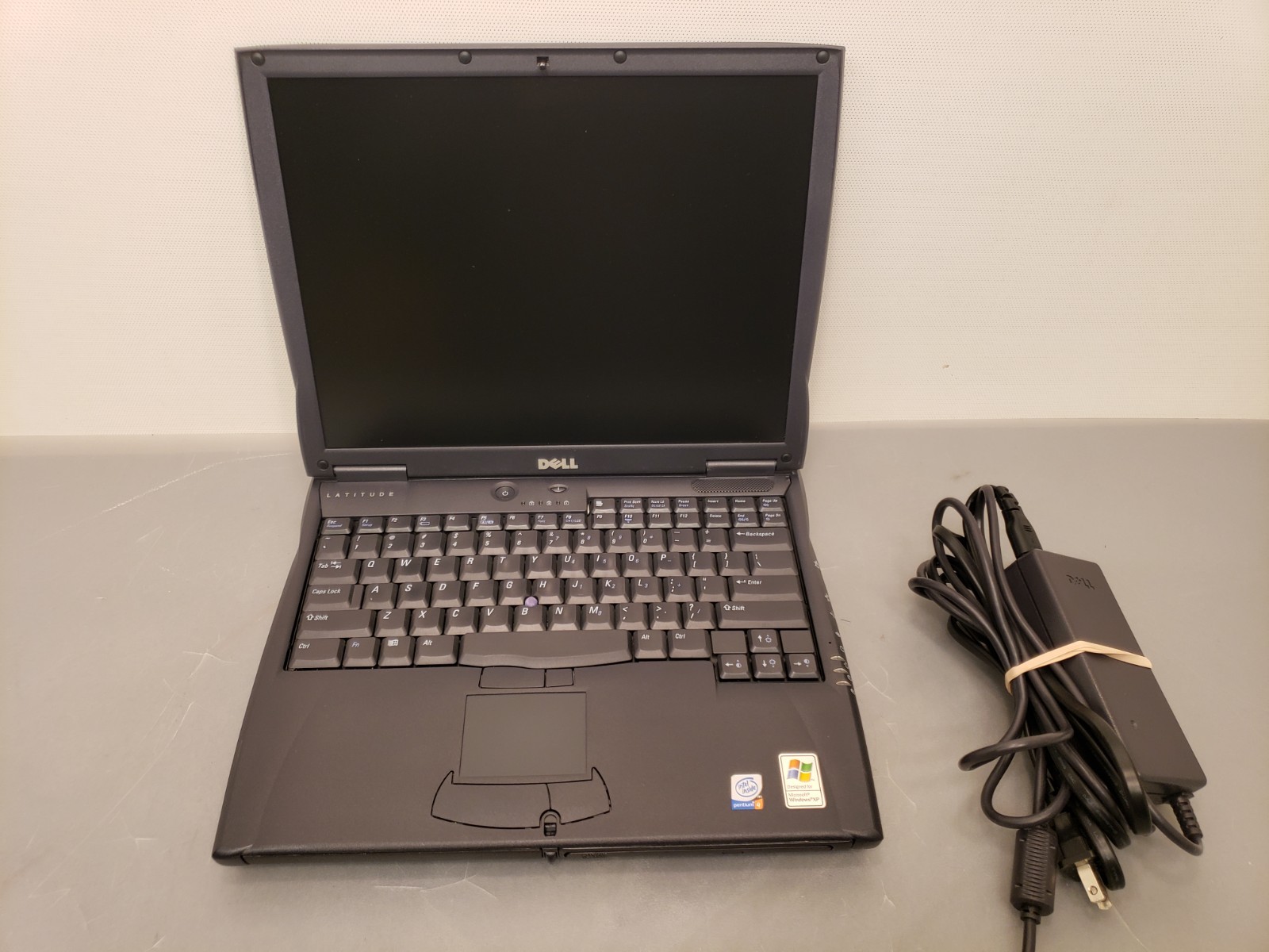 Vintage Dell Latitude C640 Laptop Windows 2000 PIV 2.0 GHz. Serial 30GB 512MB