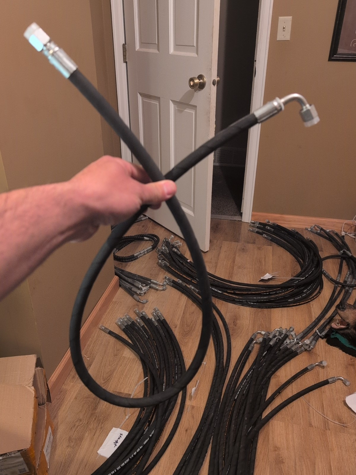 Agt Miva Chinese Mini Excavator Hydraulic Hose M14x1.5 X 48" One End 90° One Str