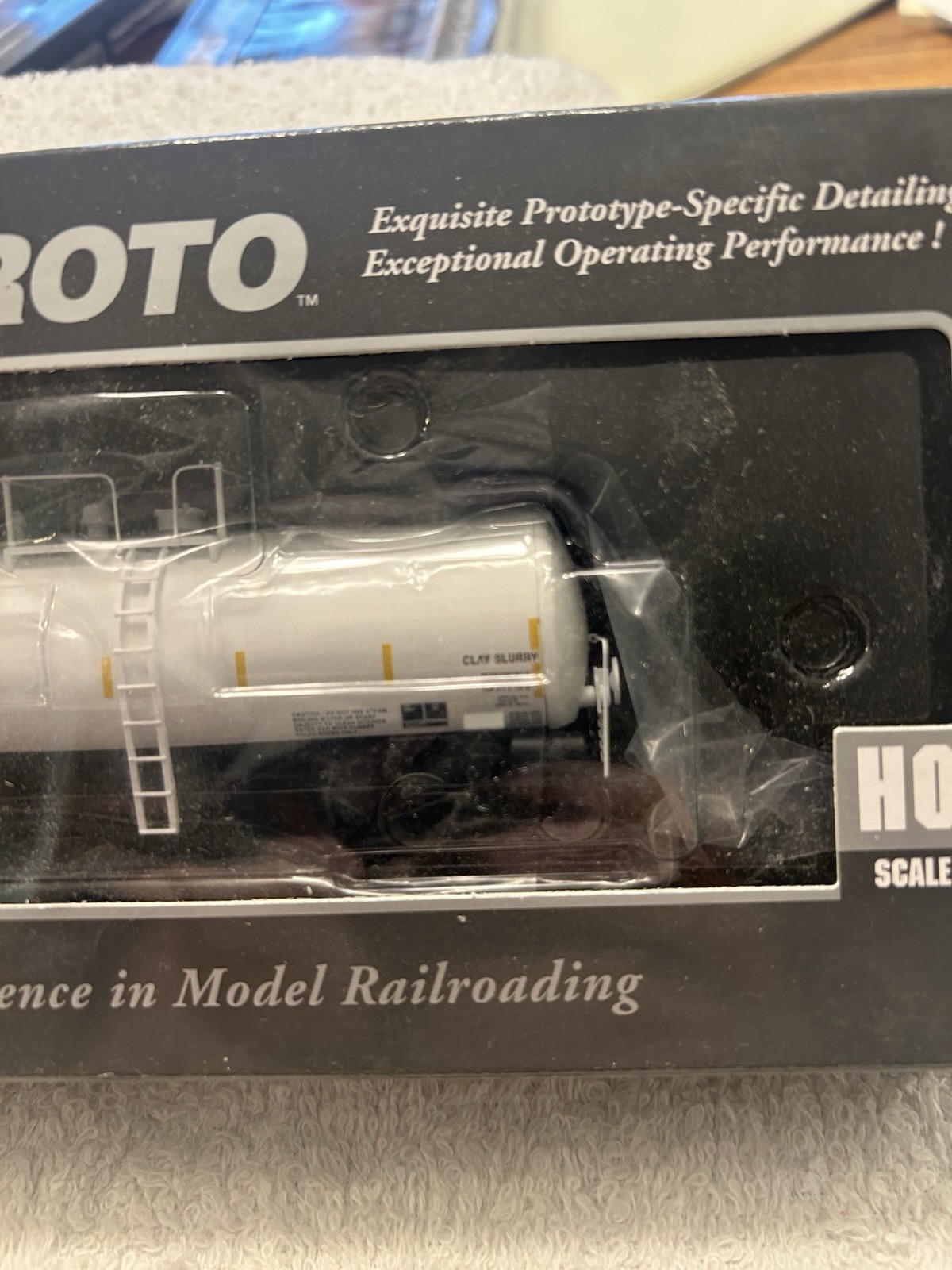 Walters Proto 40’ 16,000 Gallon Funnel Flow Tank Car JMHX #69029 HO Scale