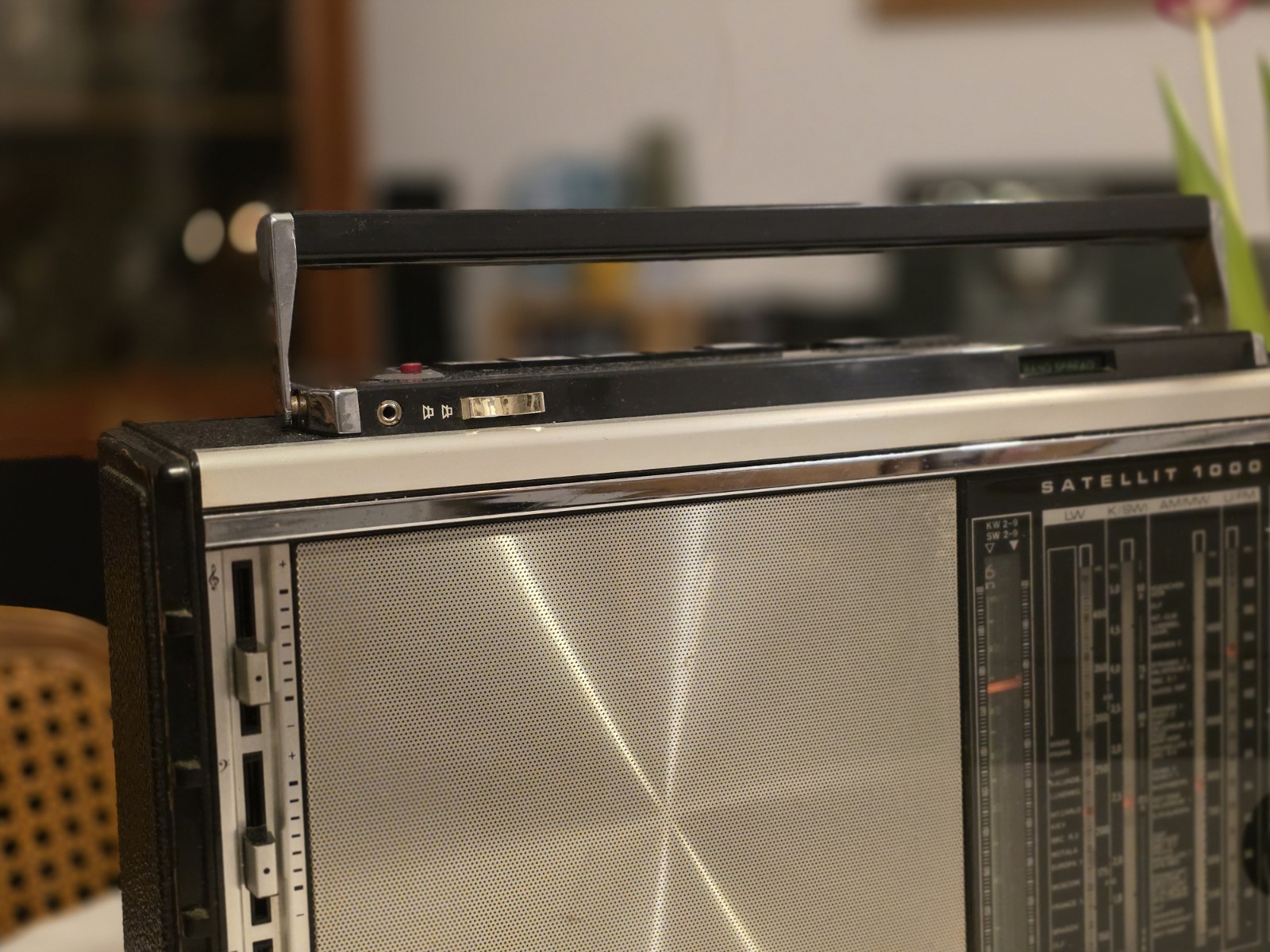 WORLD RECEIVER GRUNDIG SATELLIT 1000, new BELT