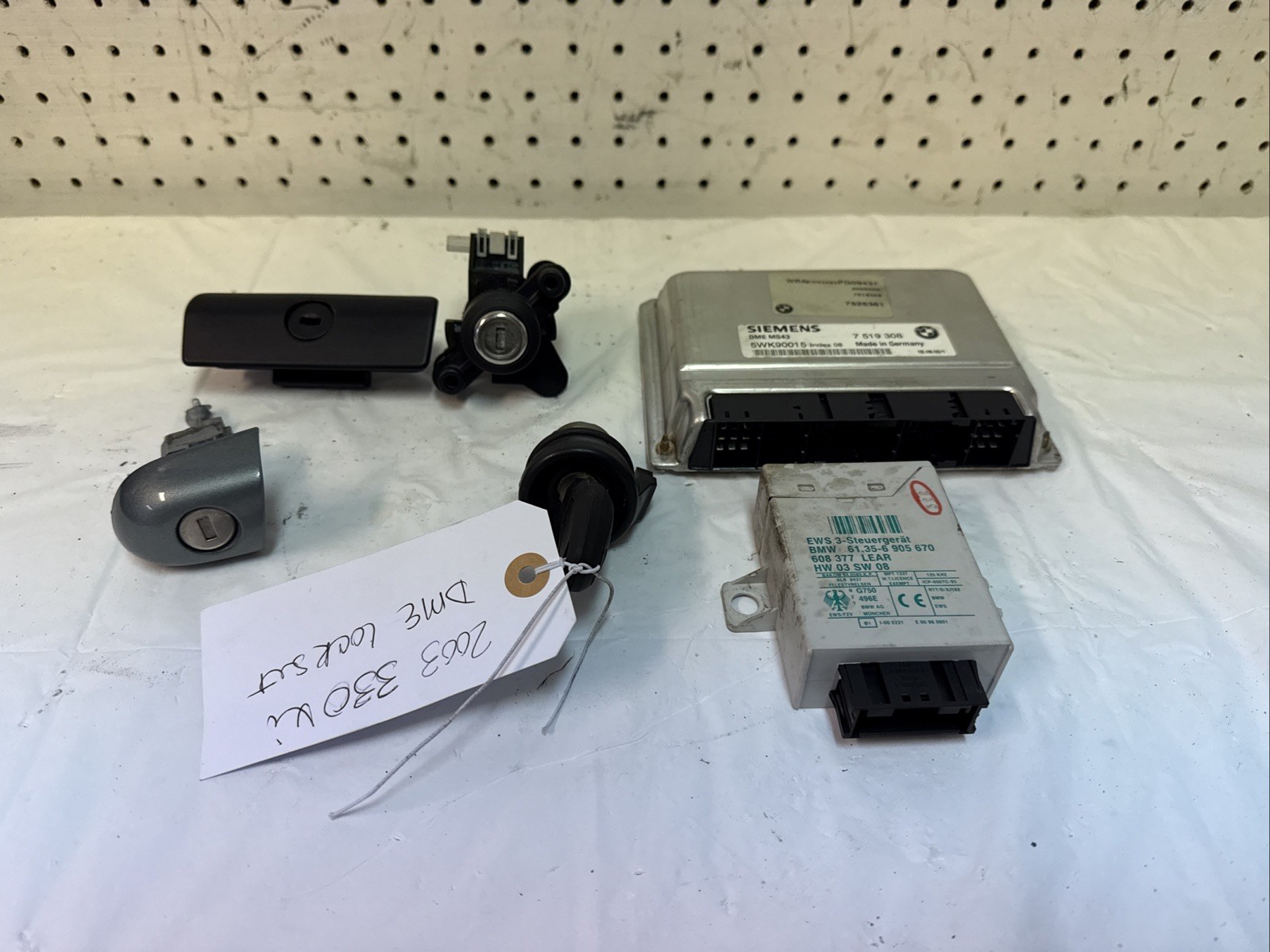 01-05 BMW 330XI E46 - ECU DME / EWS3 Theft Locking Module / LOCK Cylinder W/ KEY