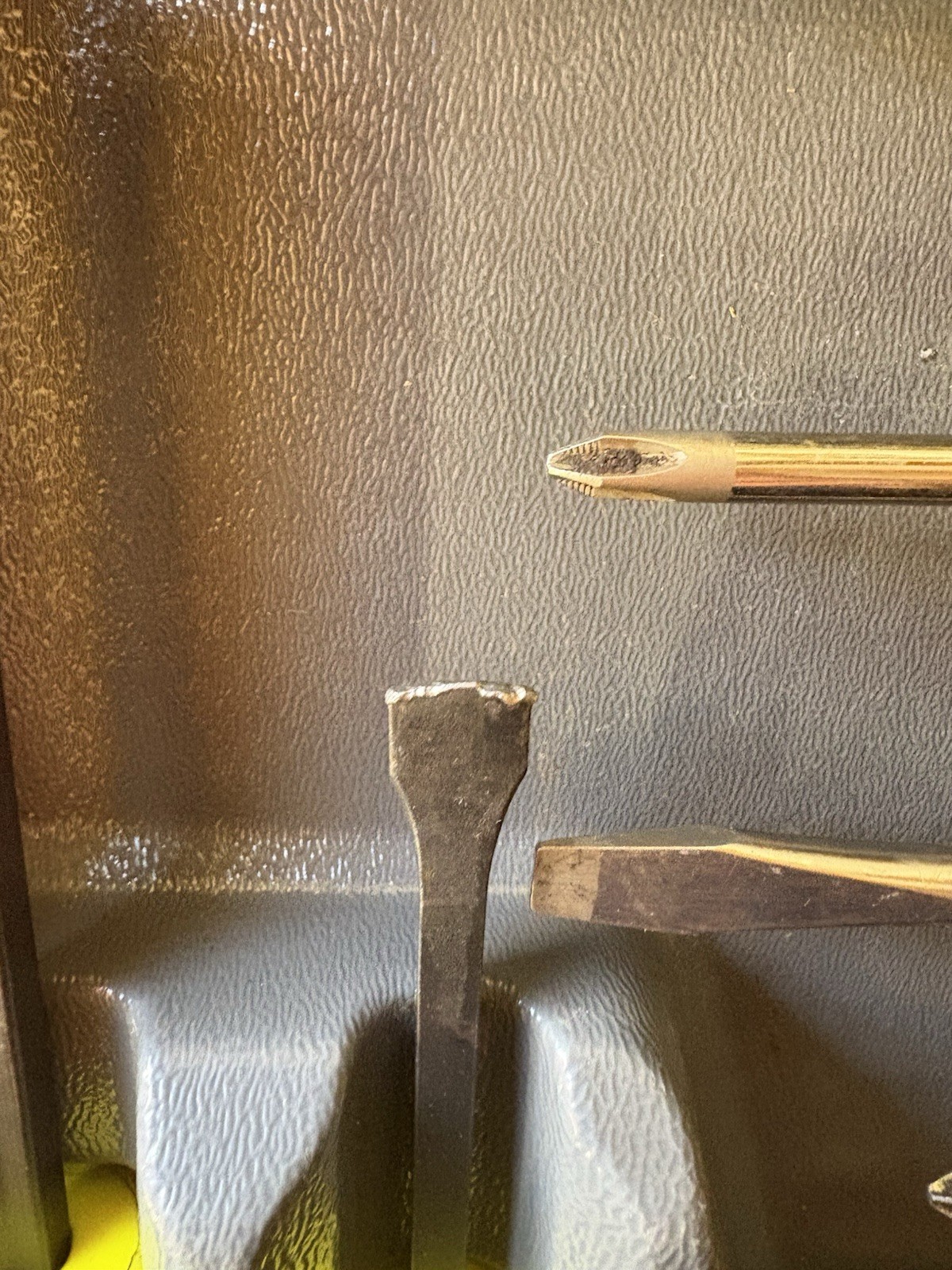 SNAP ON 9Pc HI-VIZ Mixed Soft Grip Screwdriver Striking Prybar Set