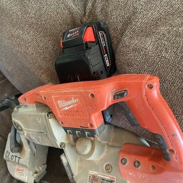 M18 to V28 battery adapter