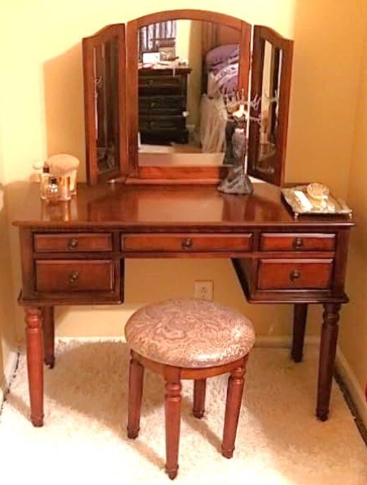 Ladies Vanity Table Set Brown Wood Girls Make Up Storage Desk Mirror & Stool