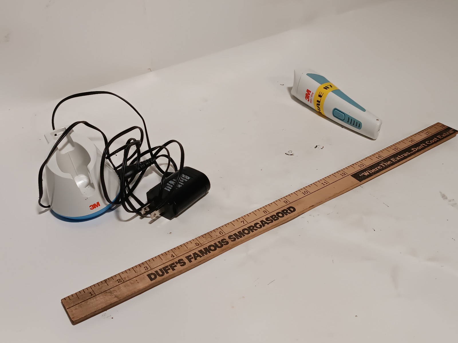 3M Healthcare 9681 rechargeable surgical handheld clipper with charging stand