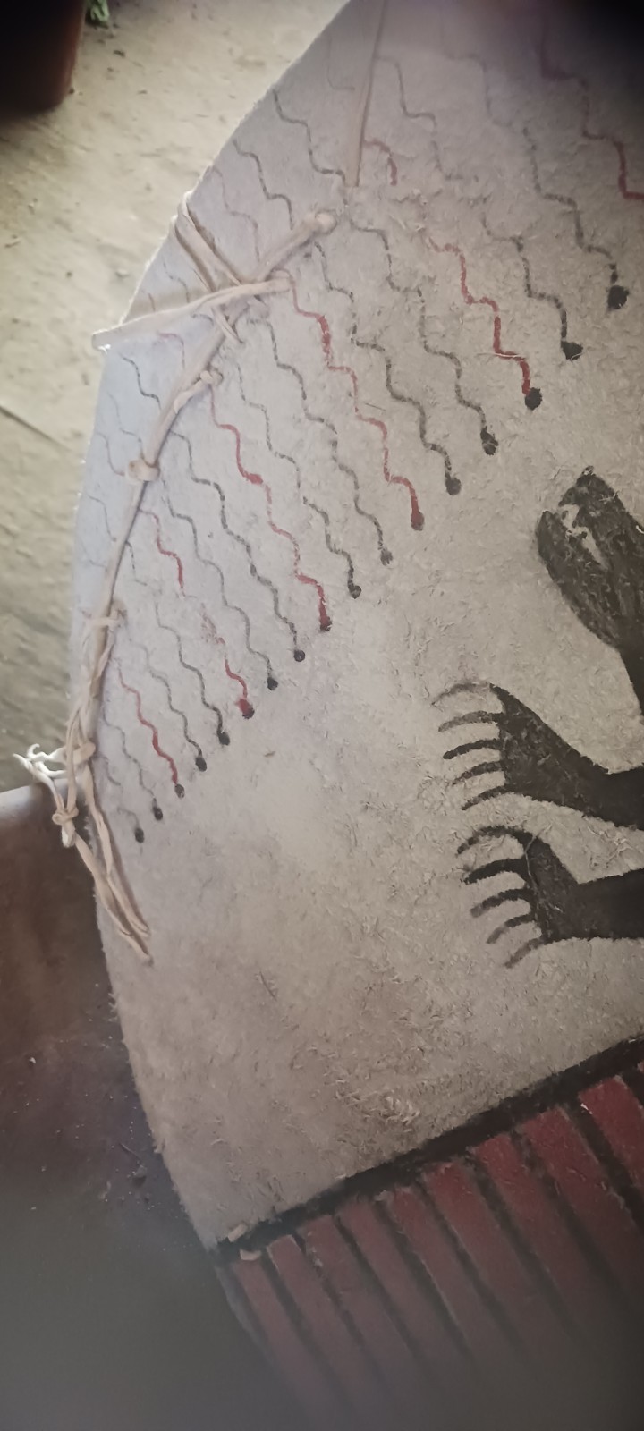 ** AWESOME NATIVE AMERICAN WALL ART PAINTED BISON SHIELD DISPLAYS BEAUTIFUL**