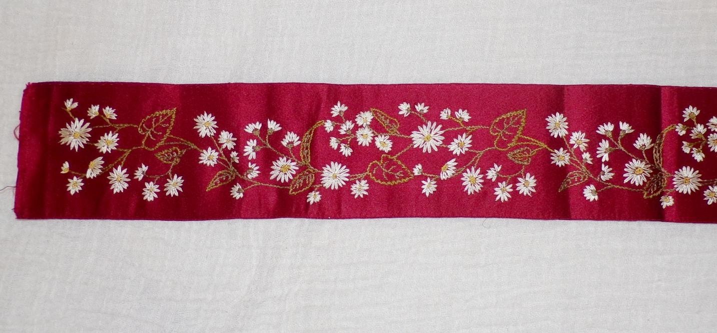 FAB ORIG ANTIQUE VTG VICTORIAN FLOWER EMBROIDERY SILK RIBBON HAT 30 X 3 REMNANT