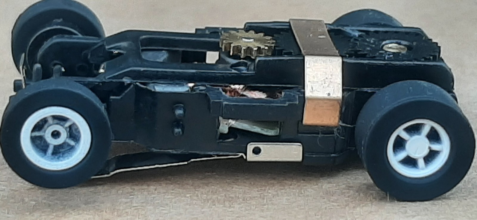 Back To School Special Autoworld Ultra G Xtraction Chassis With White Rims