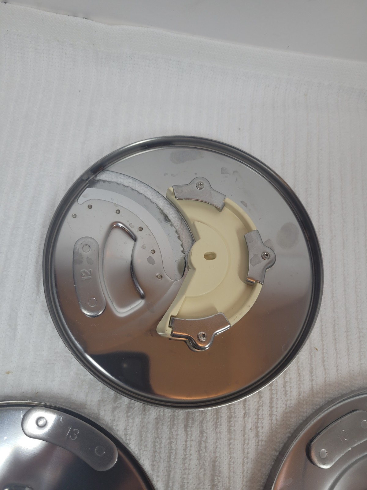 Cuisinart DLC-842TX 2mm & DLC-844TX 4mm Slicing Discs + DLC-837TX Medium Shred