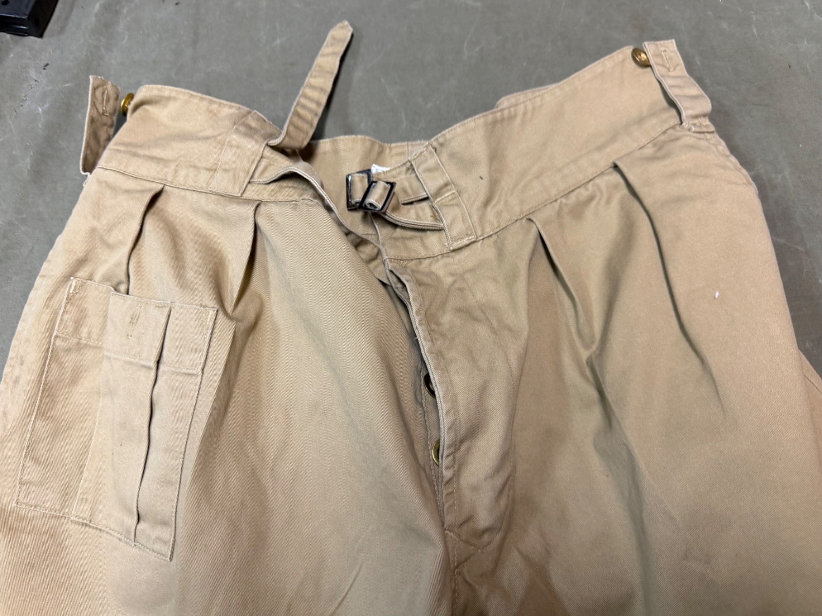 WWII BRITISH ARMY SUMMER KHAKI DRILL FIELD SHORTS-SIZE 2XLARGE