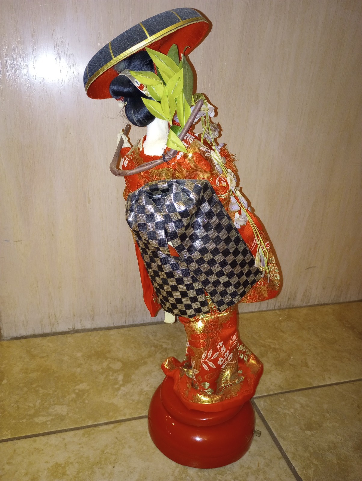 Vintage Nishi & Co. Japanese Geisha Musical Rotating Base