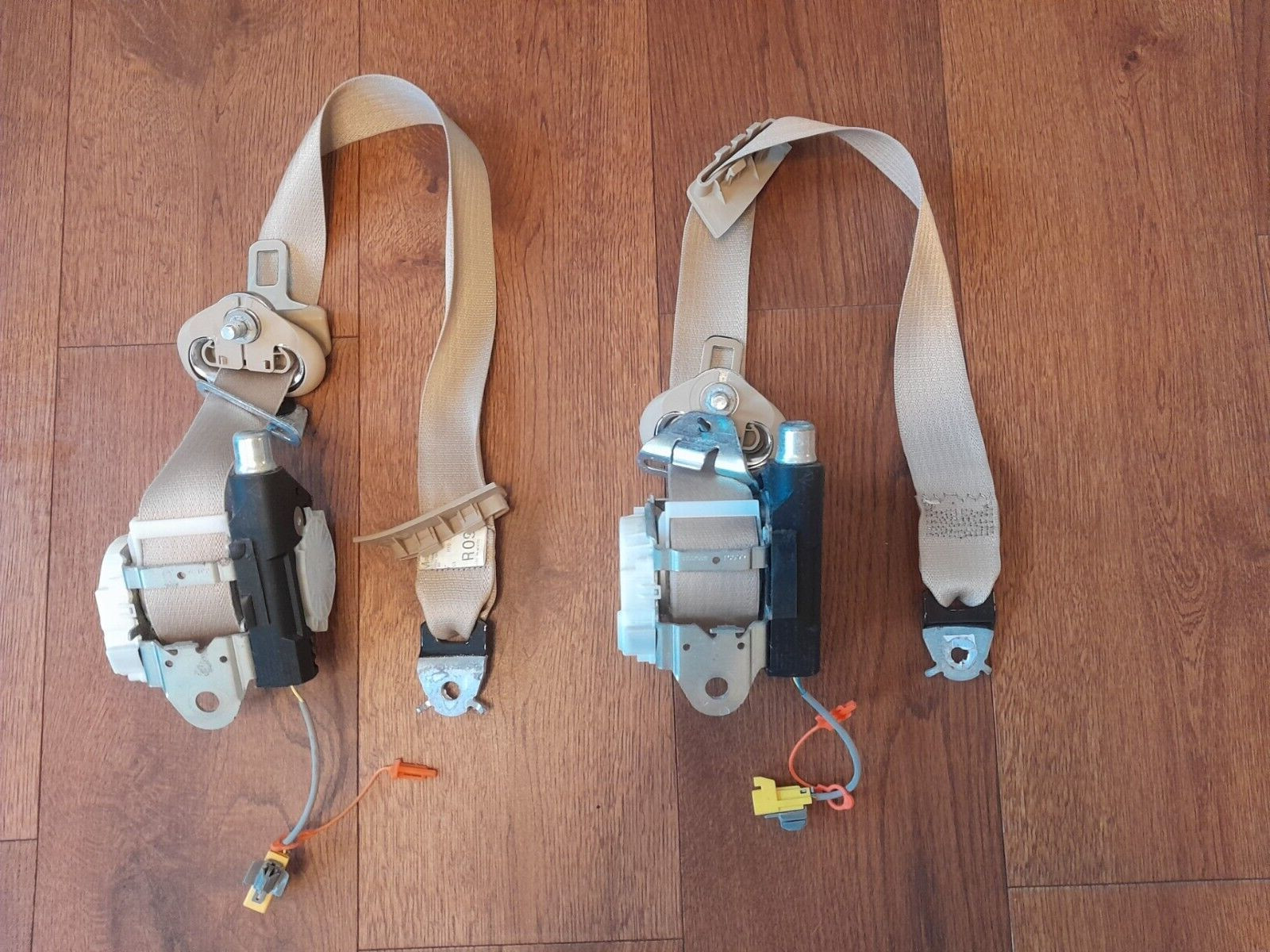 2007-2013 Silverado Sierra Regular Cab Front Right + Left PAIR Seat Belts OEM