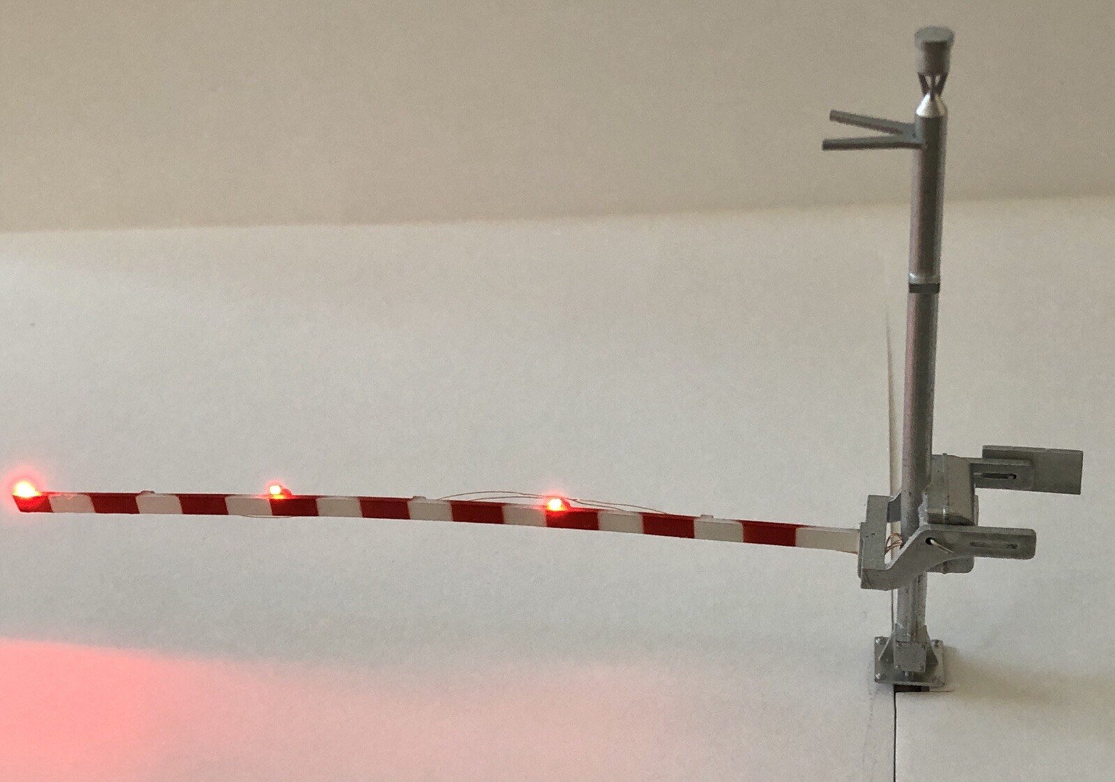 HO (2) Modern “Full Height” Crossing Gates w/ LED’s - NJ International, Walthers