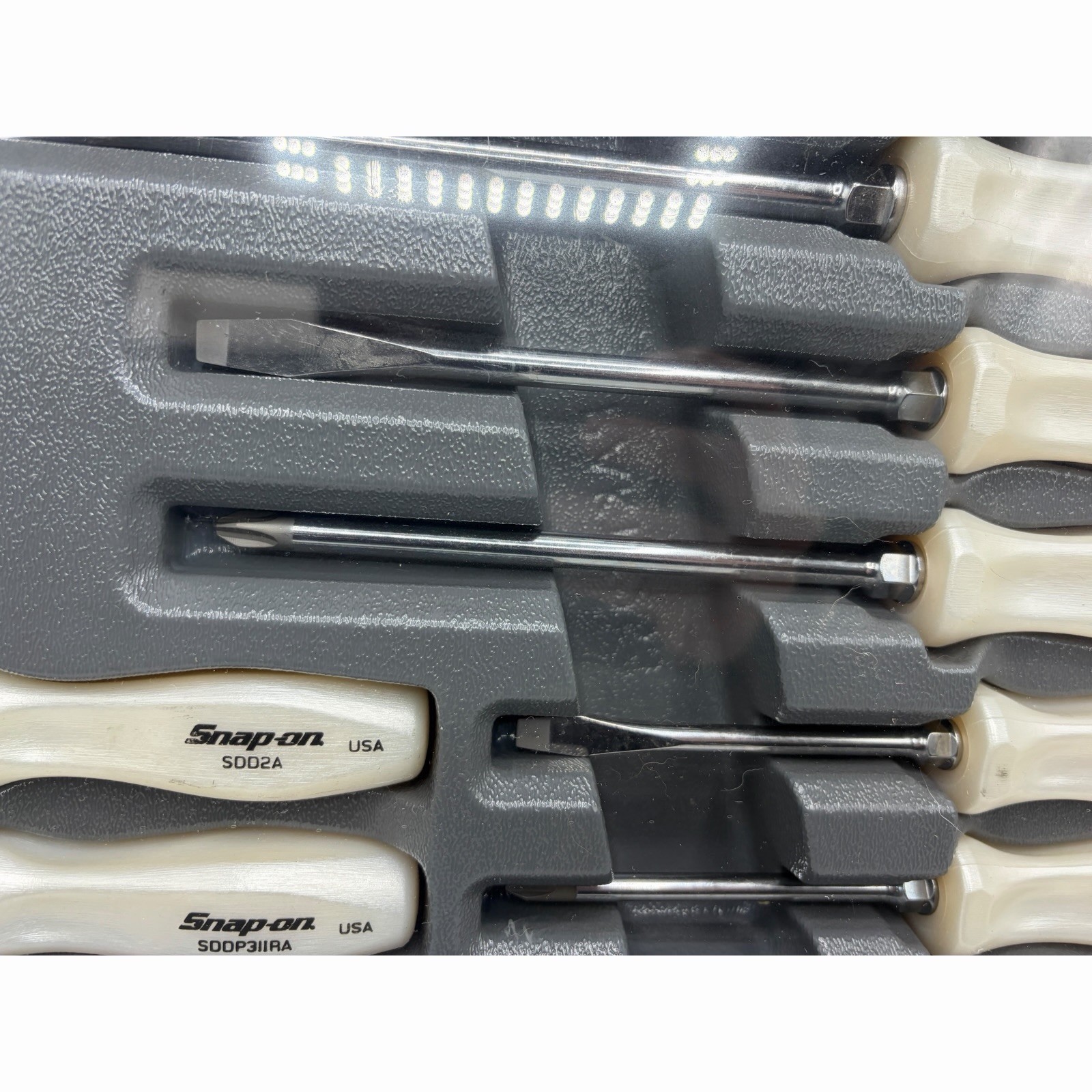 Snap On Tools Pearl White Hard Handle Combination Screwdriver Set SDDX70APW