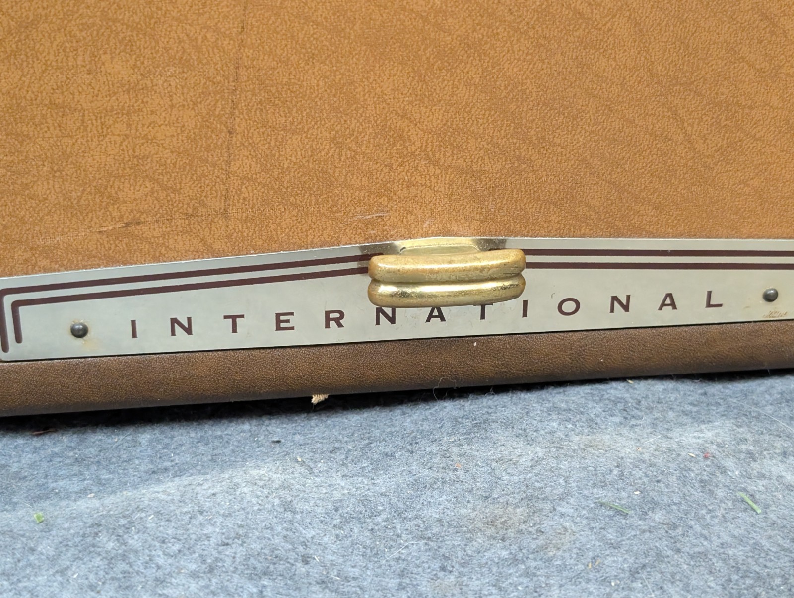 Capehart International 88P66BNL PORTABLE MULTIBAND TUBE RADIO - For Parts