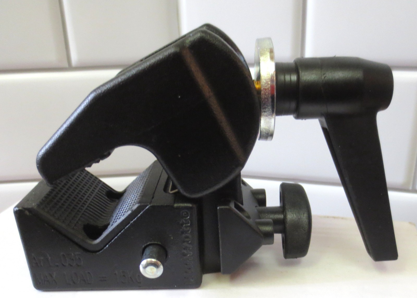 Manfrotto Art. 035 Super Clamp Max Load = 15Kg Made in Italy Super Clean Unit