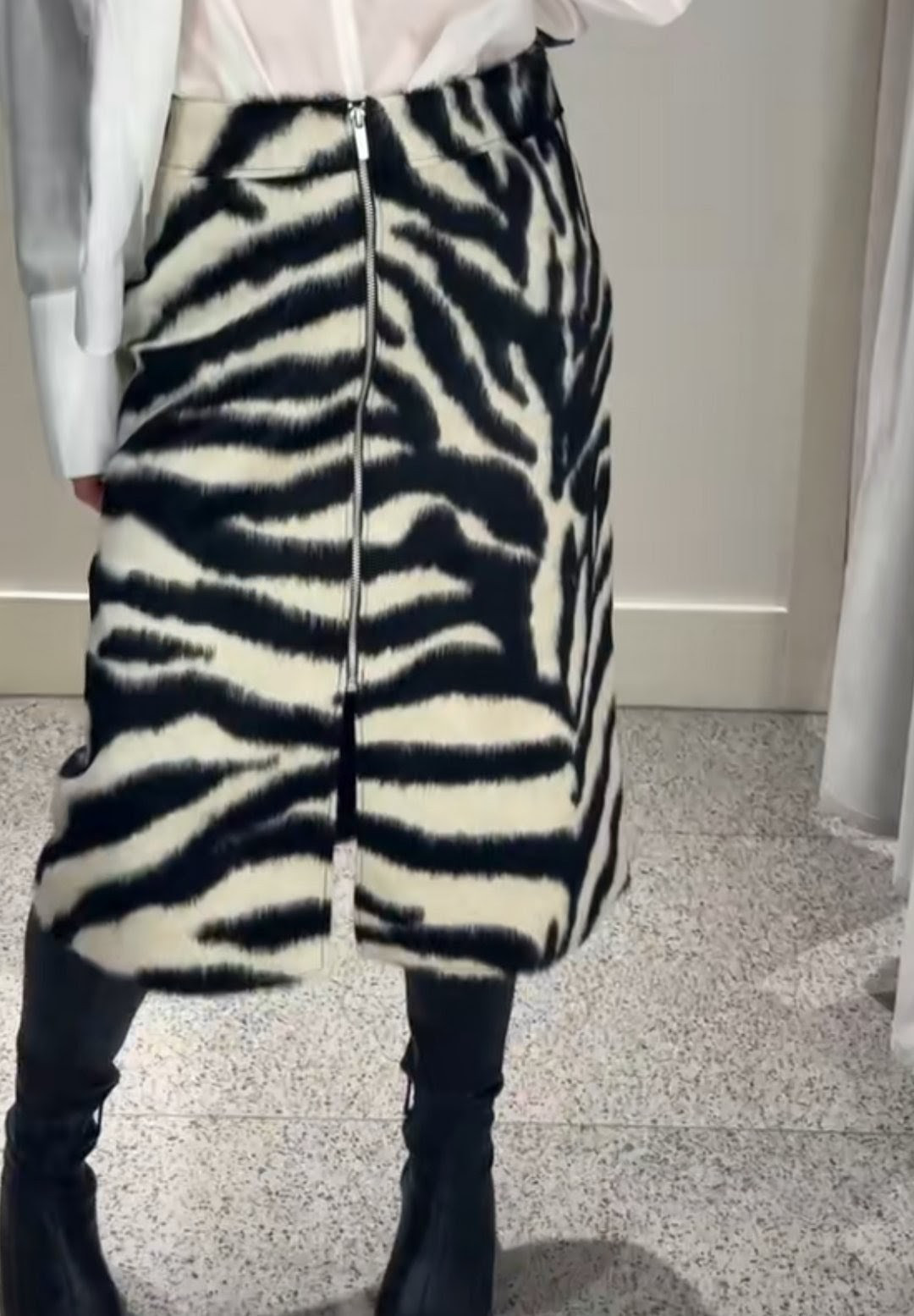 BNWT H&M Zip-Front Napped Finish Skirt Black / Zebra Print 1322799004 Sizes M,L