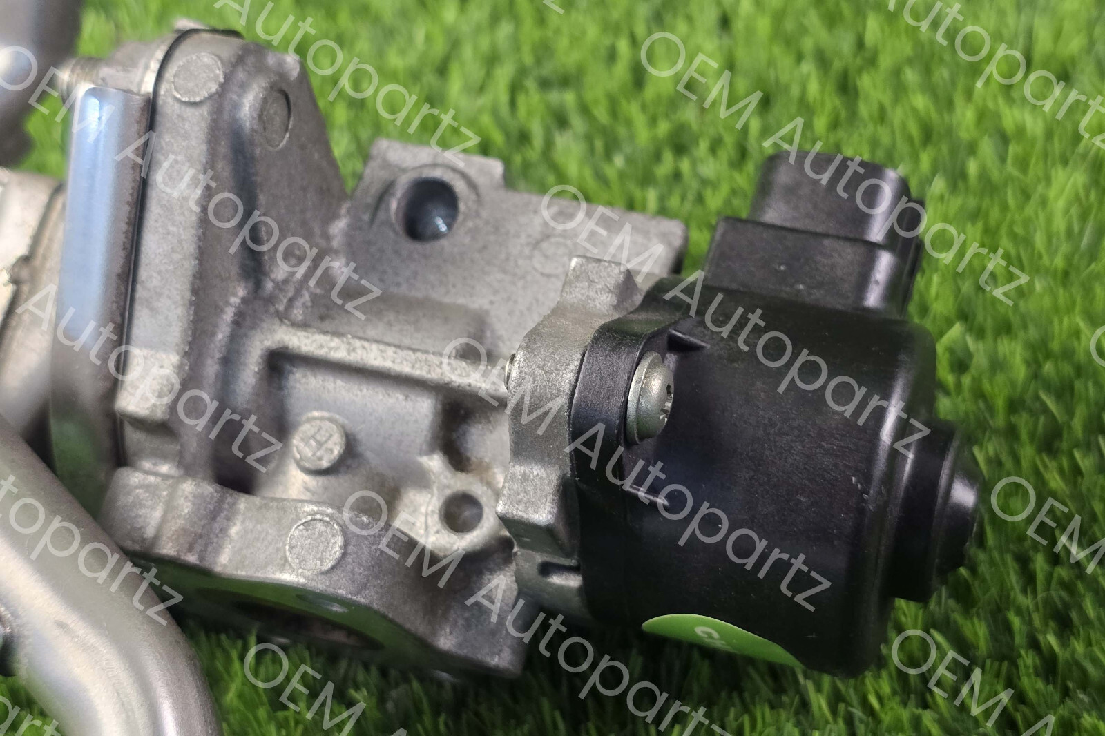 Toyota Prius 11-17 Genuine 25601-37010 EGR Pipe with Valve 25620-37110 : Prius V