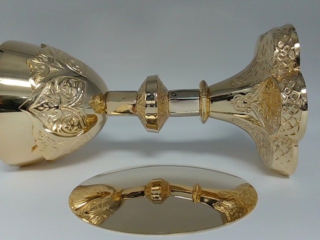 Autom Vine Embossed Chalice And Paten, Clear