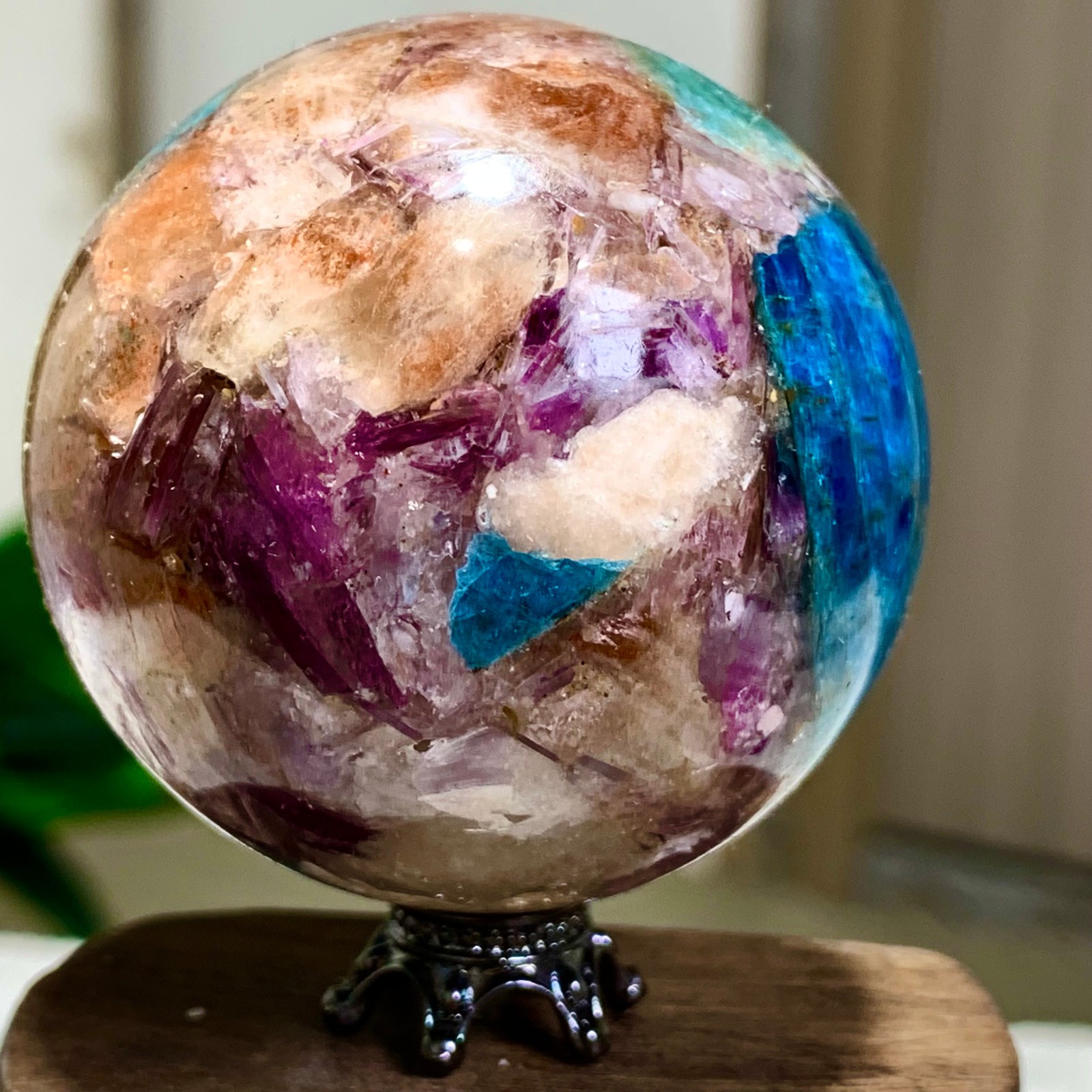 156G Natural Blue Aptite +Sun Stone purple lepidolite Sphere mineral sample