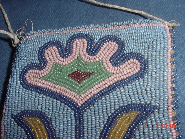 OLD MUSEUM QUALITY 19TH CENTURY YAKIMA INDIAN BEADED BAG