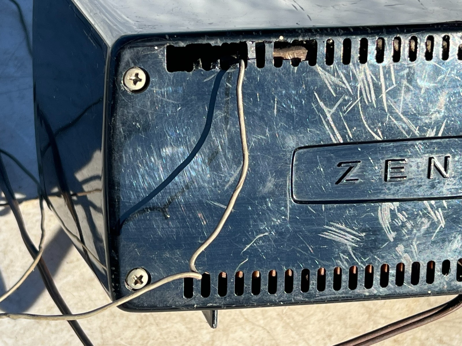 VINTAGE ZENITH STARTLIGHTER RADIO MODEL B515-Y NICE WORKING CONDITION