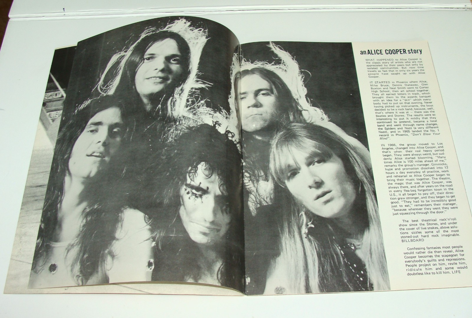 ORIG 1971 ALICE COOPER - PHOTO TOUR BOOK - SOUVENIR BOOK PUBLISHERS
