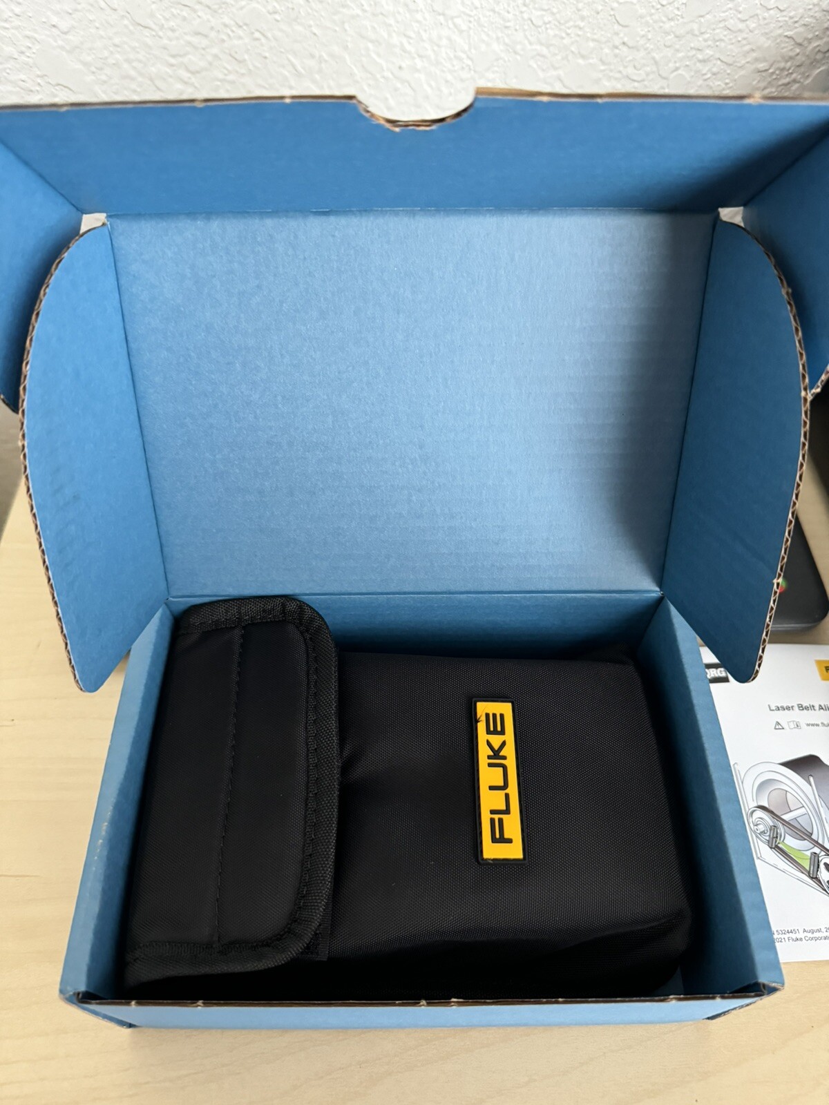 FLUKE 835 LASER BELT ALIGNMENT TOOL W / CASE NEW FACTORY SEALED / FREE SHIPPING